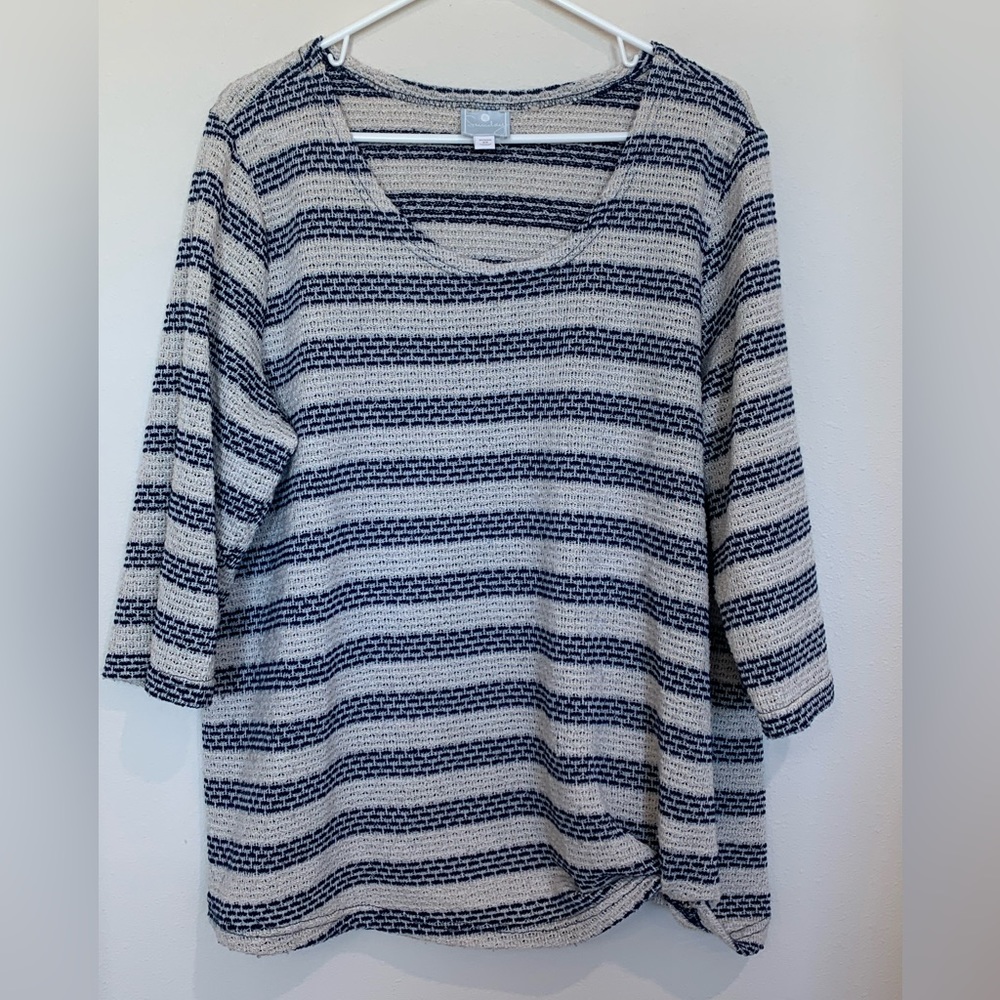 Sunday lightweight knit top 3/4 sleeves and gathered bottom